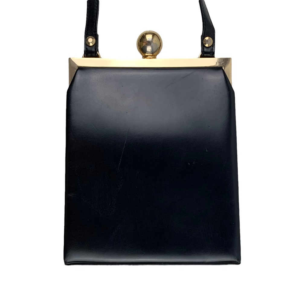 🌸🌺🌷💗Authentic YSL Classic black Leather Crossbody. Best deal on Poshmark!